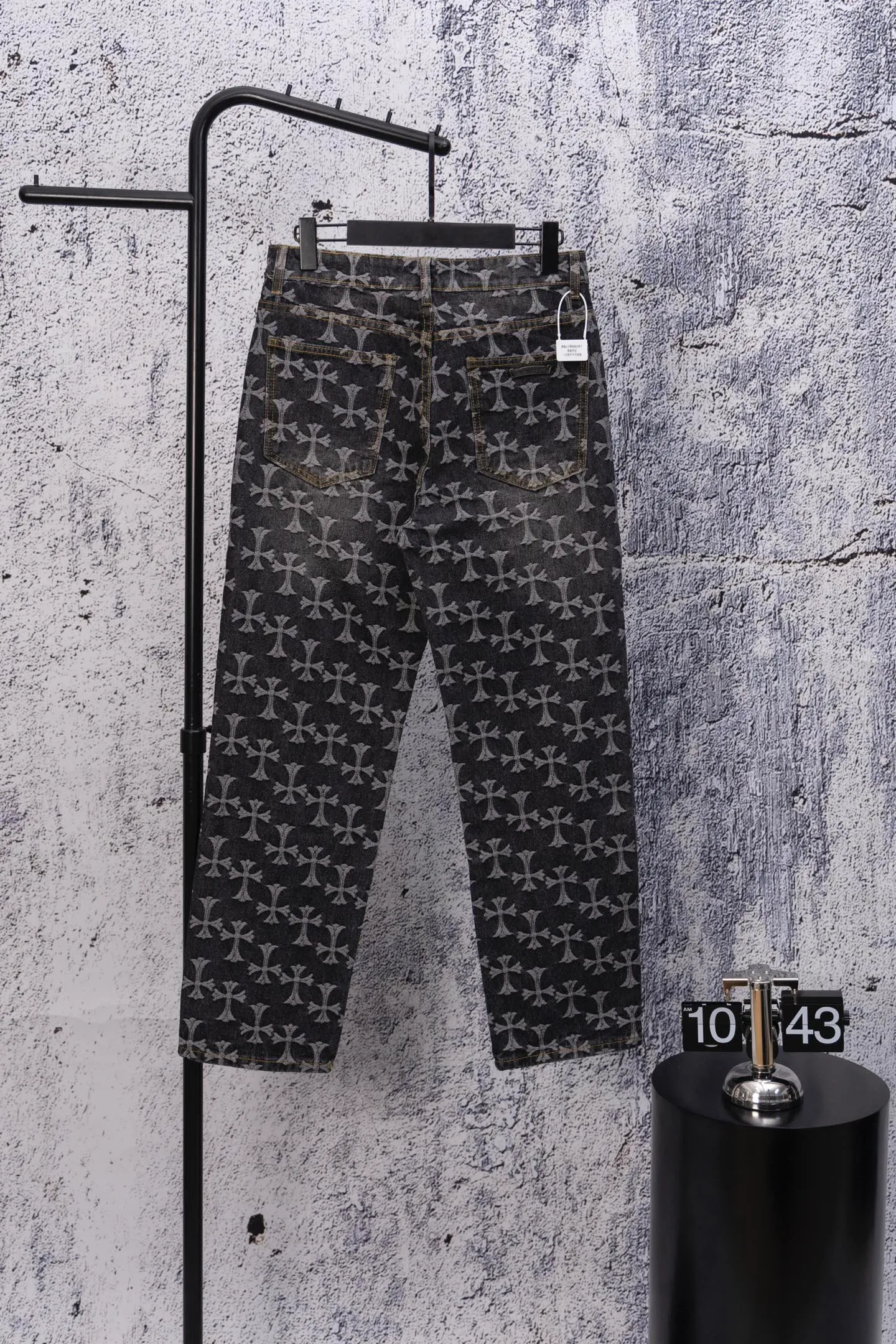 P200 Chrome Hearts CH Chrome Hearts double-sided full-print LOGO jacquard dark pattern heavy-duty denim jacket jeans denim suit same style as Internet celebrity star cross full-print denim jacket jeans, unique cross design elements plus all-over printing, full of design sense. It is made of 100% denim cotton fabric with heavy coarse yarn count, which ensures a stiff and tough silhouette while being soft, comfortable and breathable. The lapel is designed with silver buttons and is full of texture. The classic white cross logo is all over the dress, making it a perfect versatile style for spring and summer! Customized jacquard fabric, you can wear it in various styles. This gender-neutral shirt is a must-have for nightclubs. It can be worn as a jacket for both men and women. It can be easily worn by both men and women! The original loose version is made of high-quality pure cotton fabrics. The fabric pattern is high-definition and delicate without burrs. It is comfortable and breathable to wear. All the buttons are molded and customized. It is casual and fashionable and can be matched with any bottoms. It can be windproof and sunproof in spring and summer. It can be worn outside in autumn and winter! Easily concave shape makes you look slimmer and taller, perfect for both men and women! Color: Black Blue Size: Jacket S-XL Pants 28-36